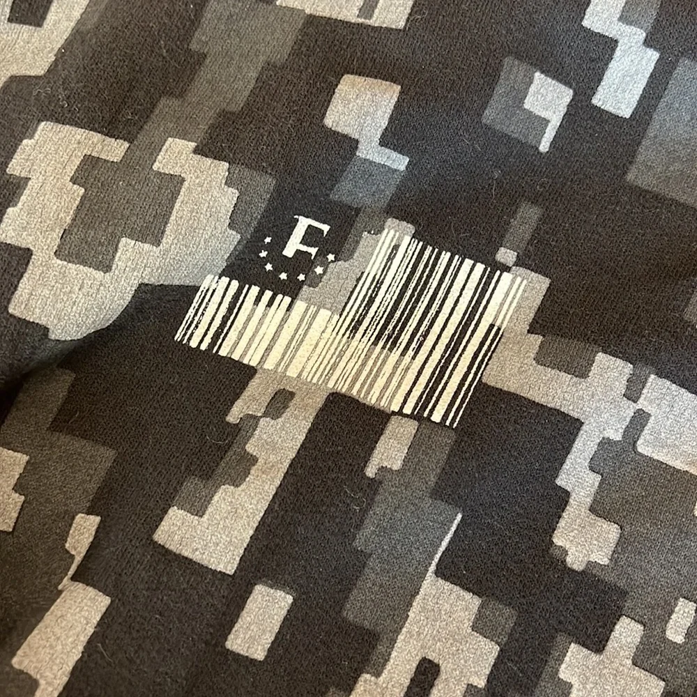 Elusive Ca hoodie. Size L. EUC.
